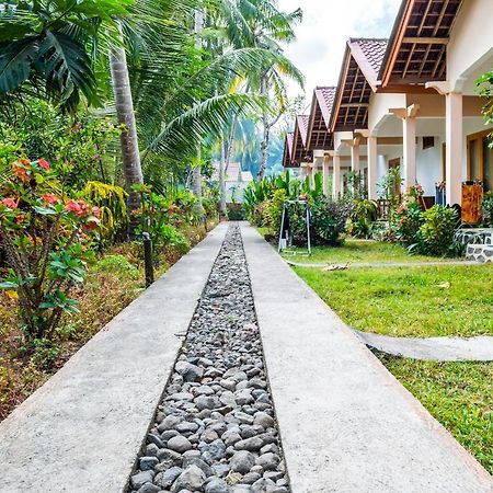 Oyo 1259 Kuta Garden Homestay Екстер'єр фото